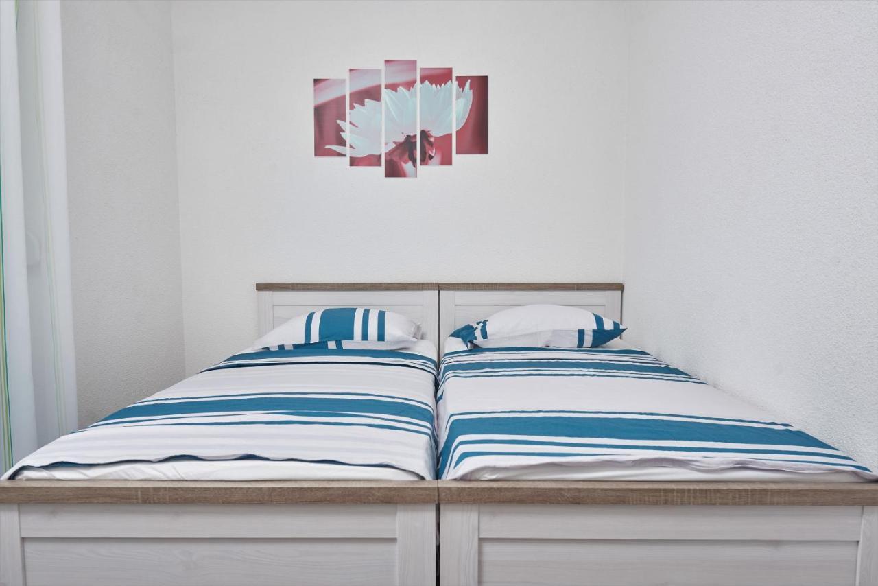 Apartments & Rooms Seaside Каштела Екстер'єр фото
