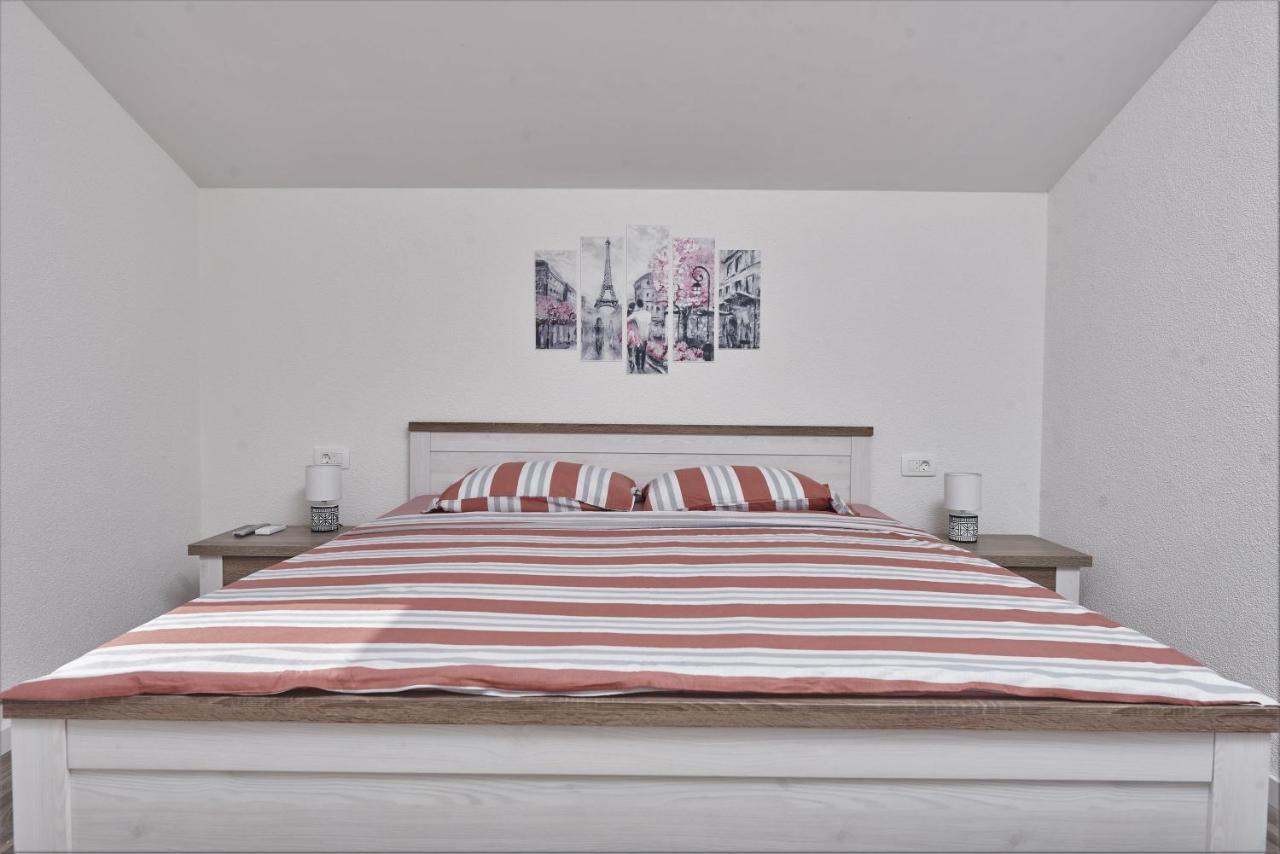 Apartments & Rooms Seaside Каштела Екстер'єр фото