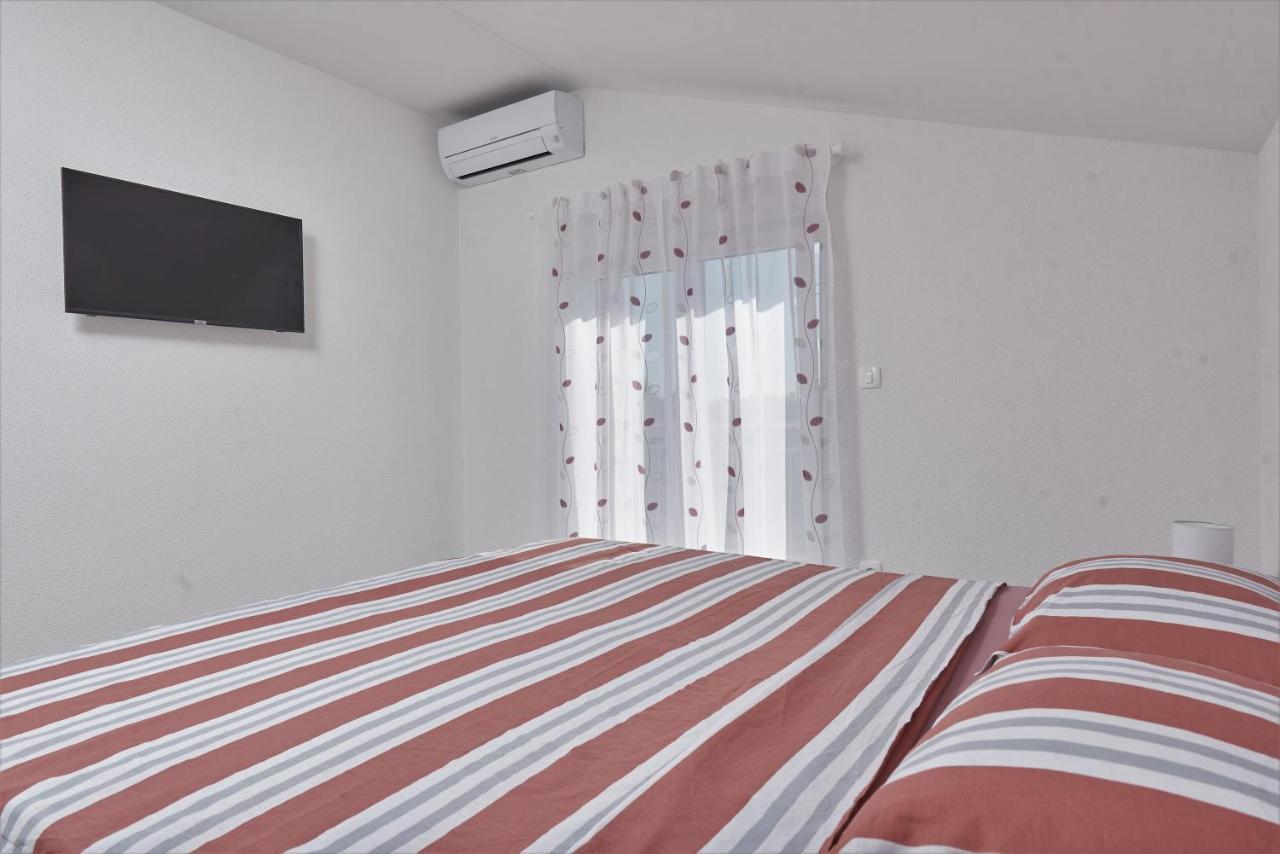 Apartments & Rooms Seaside Каштела Екстер'єр фото