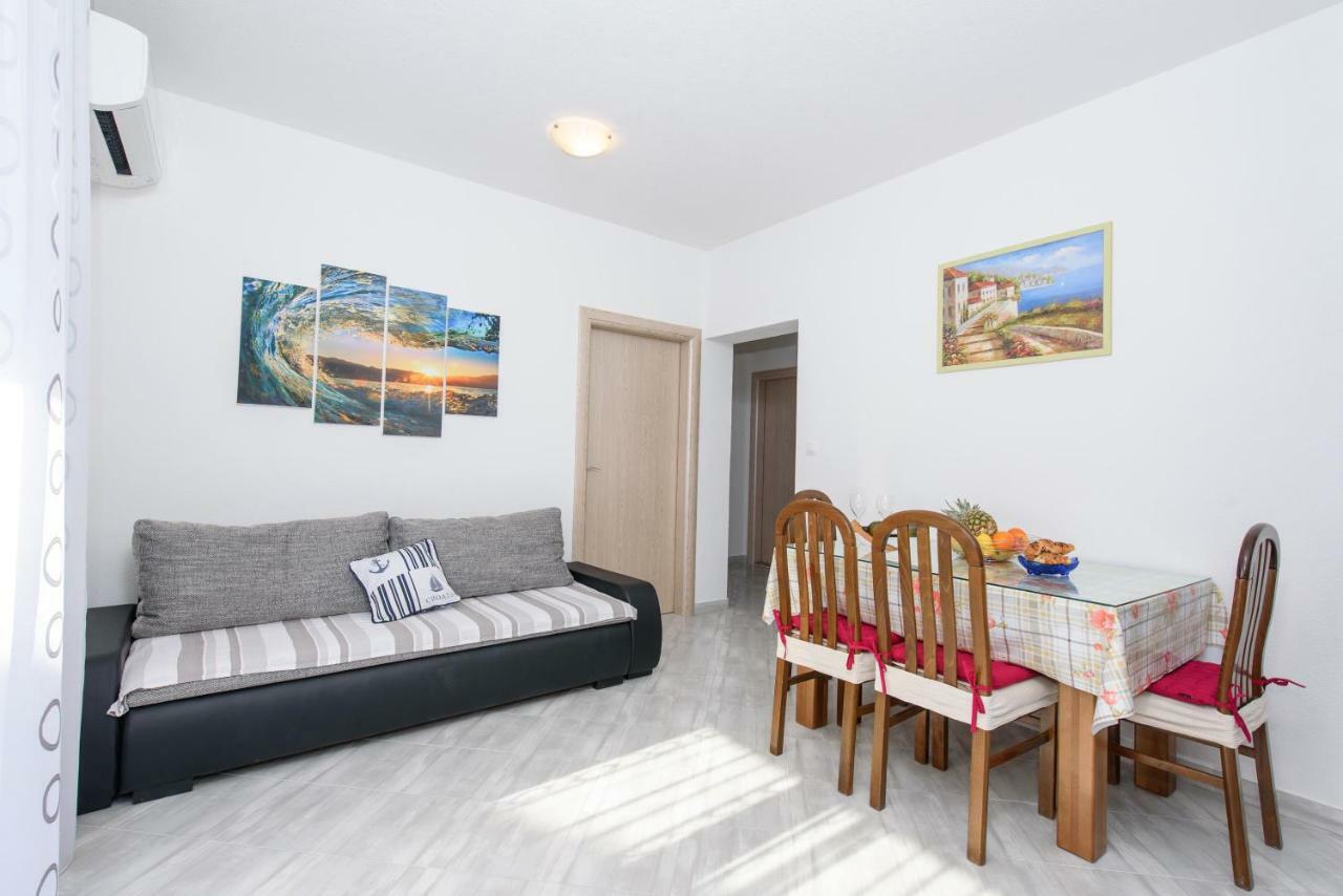 Apartments & Rooms Seaside Каштела Екстер'єр фото