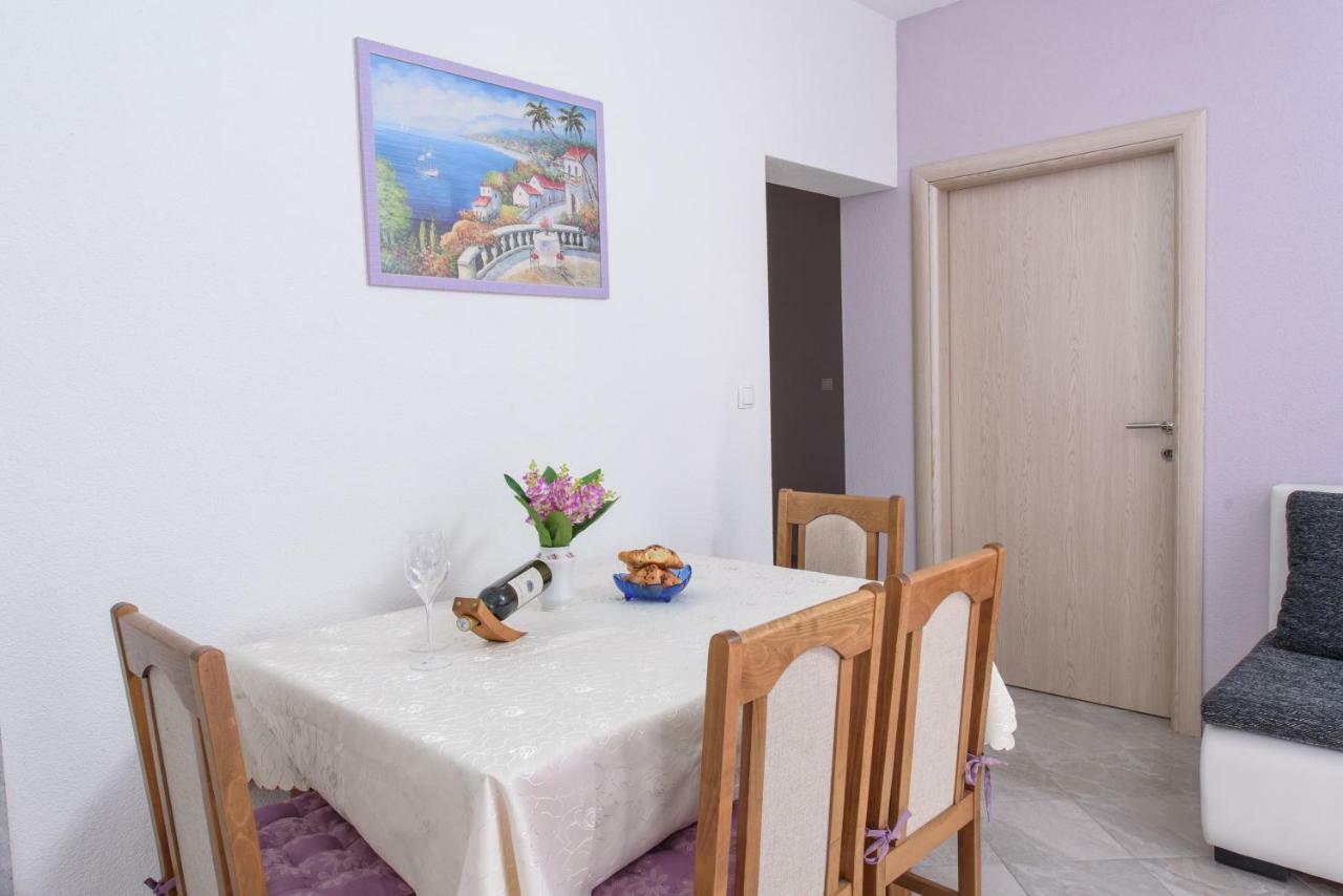 Apartments & Rooms Seaside Каштела Екстер'єр фото