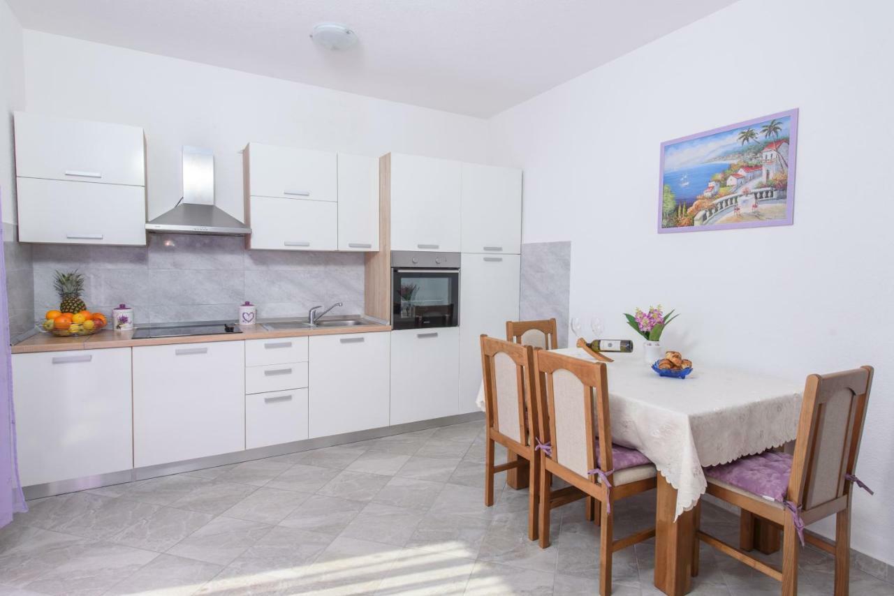 Apartments & Rooms Seaside Каштела Екстер'єр фото