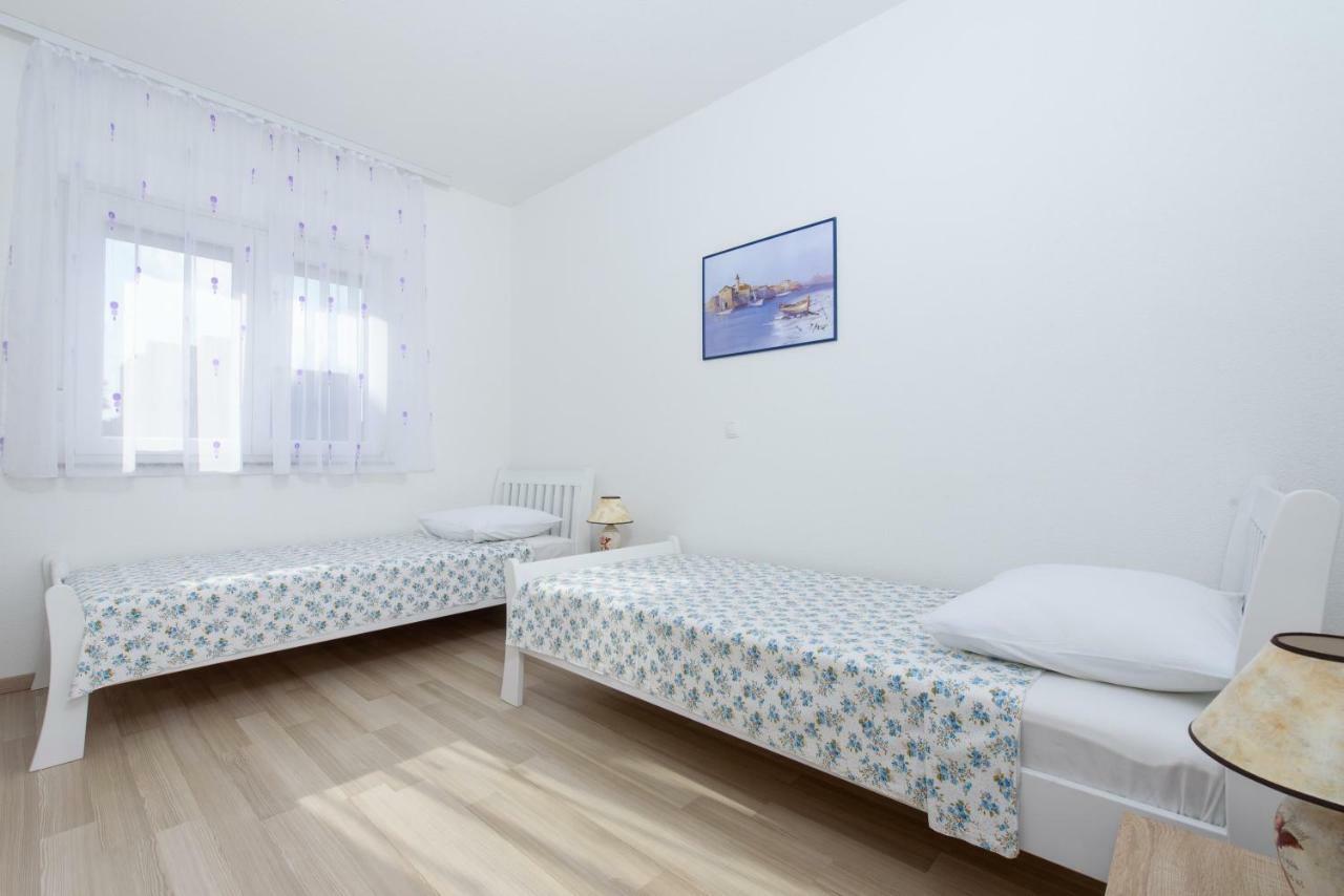 Apartments & Rooms Seaside Каштела Екстер'єр фото