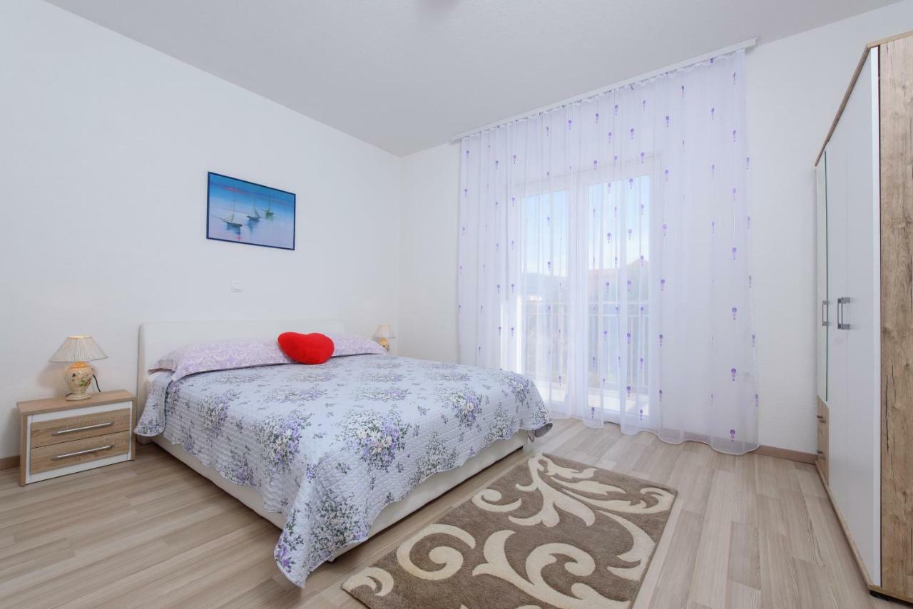 Apartments & Rooms Seaside Каштела Екстер'єр фото