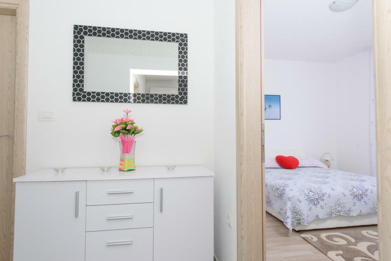 Apartments & Rooms Seaside Каштела Екстер'єр фото